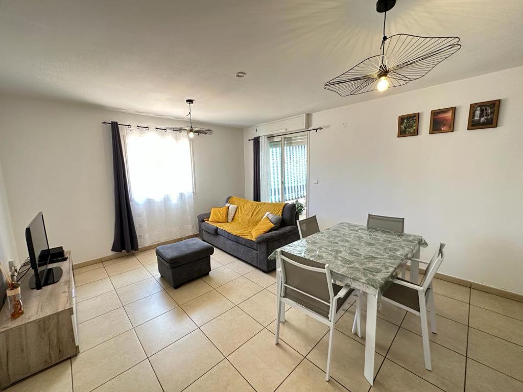 Appartement T3 Proche Aeroport Et Nordev Sainte-Clotilde Dış mekan fotoğraf